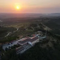 Lushnjë에 위치한 호텔 Ardenica Boutique Hotel