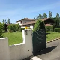 Parc de la Charmille: Saint-Étienne-sur-Reyssouze şehrinde bir otel