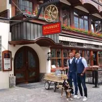 SPANNORT family home with common kitchen and self check-in, hotel em Engelberg