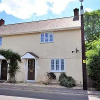 4 Riverside Cottages, hotel a Charmouth