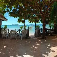 Corong Beach Resort، فندق في إل نيدو