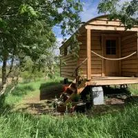 Birkenshaw - Beautiful Shepherd’s Hut in the Highlands., hotell i Dornoch