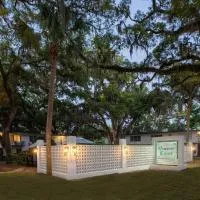 Queen's Court Inn, hotell i Saint Simons Island