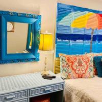 Mini Pearl, Private 2 BR - 1 block to BEACH!, hôtel à Tybee Island