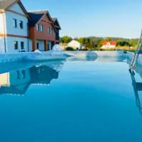 Viesnīca Wonder Home - Apartamenty Halo Karkonosze z ogrodem, sezonowym basenem, placem zabaw i widokiem na Śnieżkę - zlokalizowane blisko Karpacza pilsētā Mislakovice
