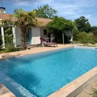 Les Taouleres, hotel v destinaci Hastingues