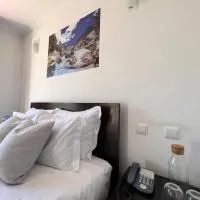 Vale do Zêzere Hotel، فندق في مانتيغاز