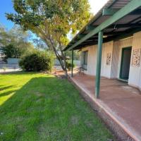South Hedland 3x1 Comfy and Spacious Accommodation., hotel in South Hedland