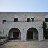 Akroyiali Apartments, hotel din Yerolimin