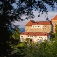 Viesnīca Rooms & Apartments Podsreda Castle pilsētā Podsreda