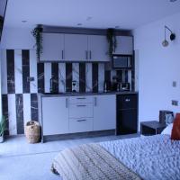 Private Rooms in Peterborough with Own Kitchenette- Perfect for Contractors and Solo Traveler