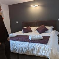 Spacious 4 bedroom apartment near Morzine, hôtel à Essert-Romand