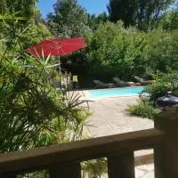 Le P'tit gîte، فندق في Saint-Privat