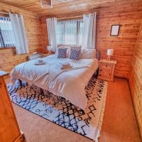 Wnion Wood Lodge with log burner & sauna in Snowdonia, hotel in Llanfachreth