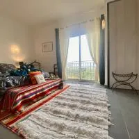 Guest-house de l’amandier - Vue cité médiévale, hotel u gradu 'Roullens'