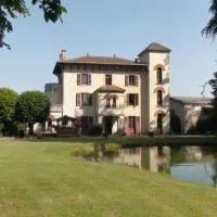 Domaine de Marchal - chambres et table d'hôtes, hotell i Celles-sur-Durolle