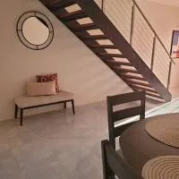Tranquil 2 bedroom townhouse in Discovery Bay, отель в городе Дискавери-Бэй