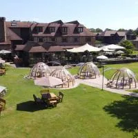 Stirrups Hotel، فندق في براكنيل