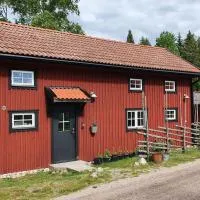 Boende på gård i Kolmårdens skogar, ξενοδοχείο σε Kolmården
