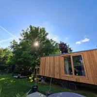 La Cabane Enchantée - Votre Pause Arborée, hotell i La Bruyère