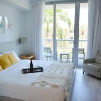 Lovely 1 Bedroom condo 1 Bath w patio & kitchen, hotel sa Hallandale Beach, Hallandale Beach