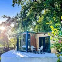 Elysian Fields - The Island Tiny House, hotelli kohteessa Sadu