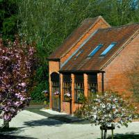 Copper Pot Barn at TinyWoodHomes, hotel in Southam