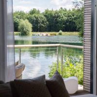 Lakeside Villa at the Lakes By Yoo, Cotswolds, hotel in Lechlade