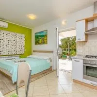 Studio Gordana with Terrace, hotel u gradu Funtana