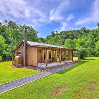 Charming Cabin Retreat Creek Access On-Site!, hotel in Hot Springs