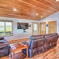Waterfront Apt with Mtn View, Walk Into Town!, hotel cerca de Edna Seaplane Base - EDA, Craig