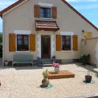 Chambres d' Hotes a Benaize، فندق في Coulonges