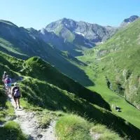 Appartement T4 8 couchages spacieux et cosy au pied des pistes – hotel w mieście Génos