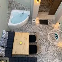 Kyrangelo Traditional House with outdoor jacuzzi、Koskinouのホテル