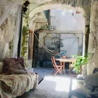 SAUVEURS DE REVES 2 suites indépendantes et un F2 privé dans un hôtel particulier、Sauveのホテル