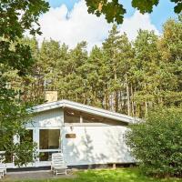 Cozy Holiday Home in Aakirkeby Bornholm near the Sea, hotell i Vester Sømarken