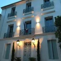 LAZARE Maison de Maître , appartements de standing avec parking privatif à seulement 7 minutes à pied du centre historique de Béziers，貝濟耶的飯店