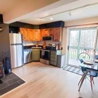 Burke Abode - Trailside Condo with King & Full Beds, viešbutis mieste East Burke