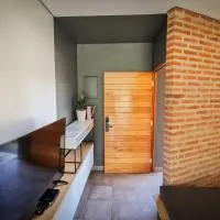 Casa D, moderna de 2 habitaciones con jardín en barrio de profesionales، فندق في سان سلفادور دي خوخوي