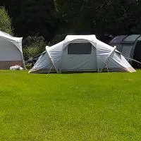 St Mullins Natural Camping、Saint Mullinsのホテル