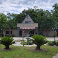 Okefenokee Pastimes Cabins and Campground, hotel in Stanley Landing
