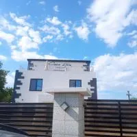 Casa 5ive, hotel v mestu Tăşnad