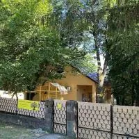 Kincs Apartman és Jurtaszállás: Dobogoko şehrinde bir otel