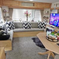 Lisa and Rob caravan parkdean Holidays clacton everything you need is catered for your stay, hotel in Great Clacton