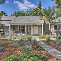 Whimsical Sacramento Home with Garden and Patio!, hôtel à Sacramento près de : Aéroport exécutif de Sacramento - SAC