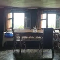 Guest House Eceri، فندق في ميستيا