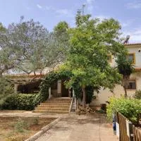 Cortijo Los Conquistadores, מלון בLucena del Puerto