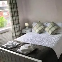 Home Away From Home - 2 Bed FREE Parking & Wifi, hotel u gradu Hunslet