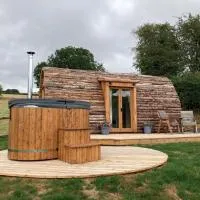 Delor - Bryntalch Glamping Pods, hotel in Montgomery
