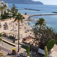 Apartamento Torre Bona - Seafront, 10 meters from the beach!, hotel in Son Servera